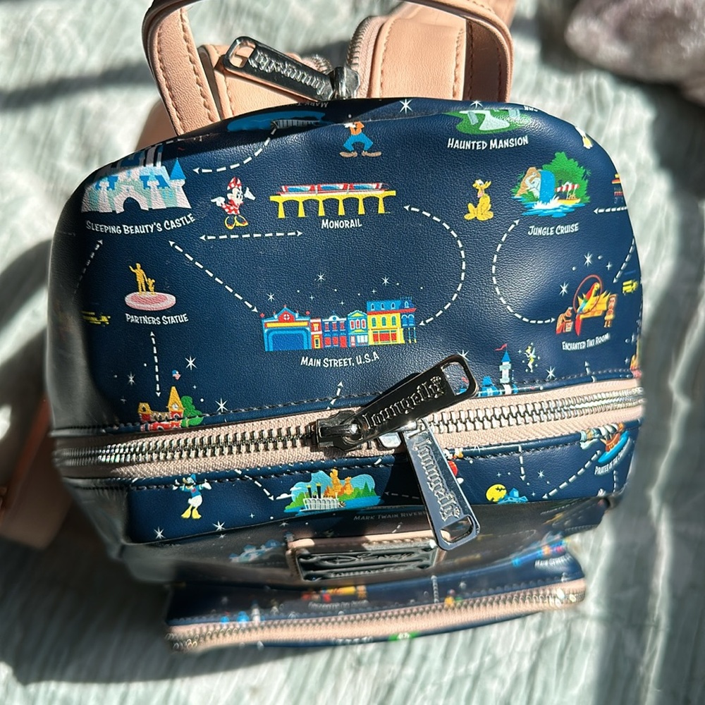 Disney Loungefly backpack - Picture 8 of 9